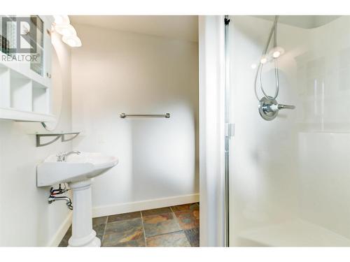 291 Sandpiper Court, Kelowna, BC - Indoor Photo Showing Bathroom