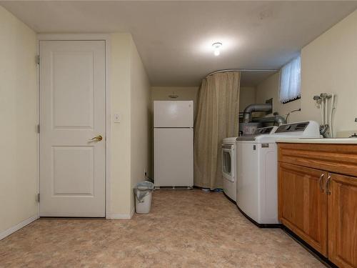 689 Alder St South, Campbell River, BC - Indoor Photo Showing Laundry Room