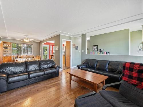 2151 Meadowlark Dr, Comox, BC - Indoor Photo Showing Living Room