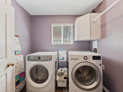 2151 Meadowlark Dr, Comox, BC - Indoor Photo Showing Laundry Room