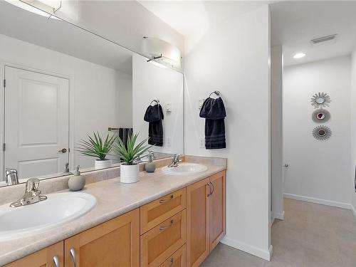 2510 Westview Terr, Sooke, BC - Indoor Photo Showing Bathroom