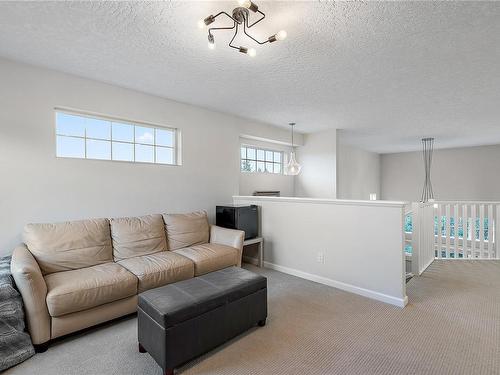 2510 Westview Terr, Sooke, BC - Indoor Photo Showing Living Room