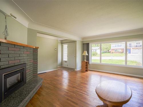 2264 14Th Ave, Port Alberni, BC - Indoor Photo Showing Living Room With Fireplace