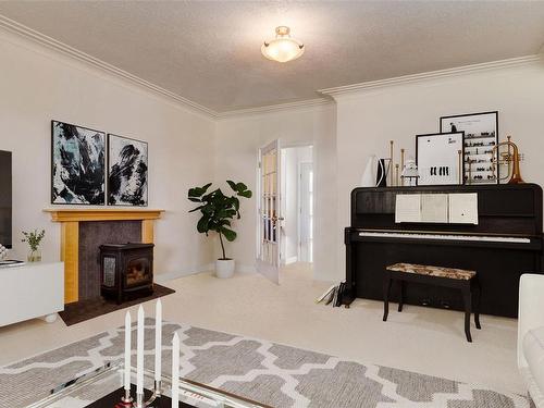 3356 Hillside Rd, Chemainus, BC - Indoor With Fireplace