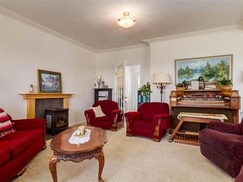 3356 Hillside Rd, Chemainus, BC - Indoor Photo Showing Living Room With Fireplace