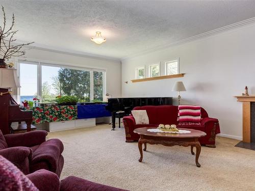 3356 Hillside Rd, Chemainus, BC - Indoor Photo Showing Living Room