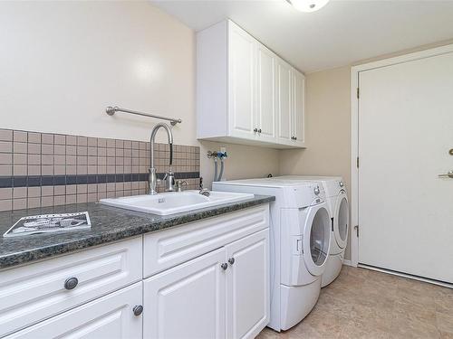 3140 Wessex Close, Oak Bay, BC - Indoor Photo Showing Laundry Room