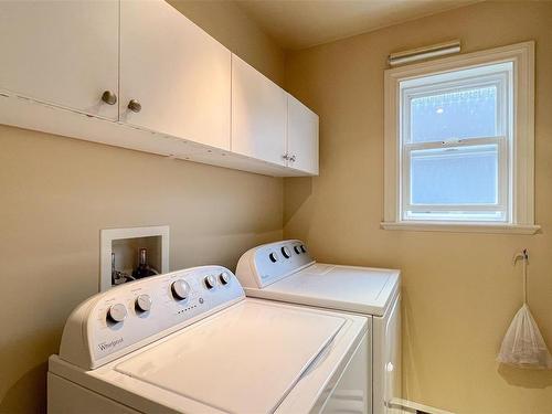 927 Firehall Creek Rd, Langford, BC - Indoor Photo Showing Laundry Room