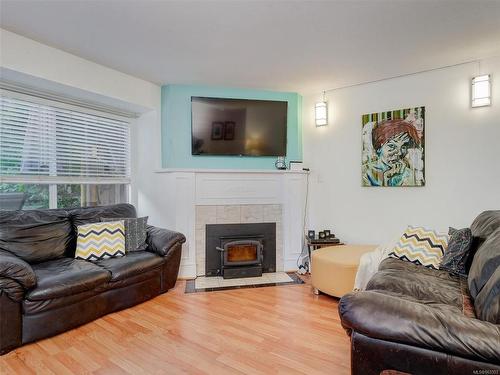 6-3993 Columbine Way, Saanich, BC - Indoor Photo Showing Living Room With Fireplace