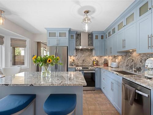 489 Warder Cres, Qualicum Beach, BC - Indoor Photo Showing Kitchen With Upgraded Kitchen