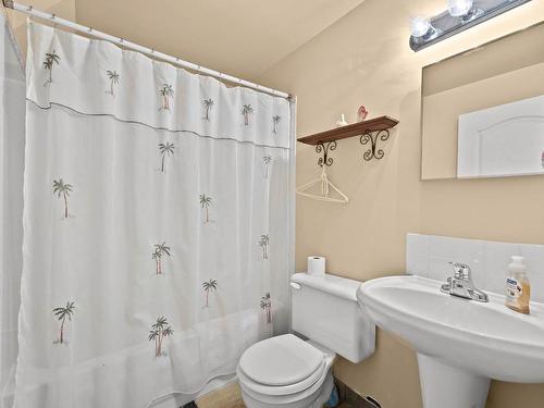 1150 Laroque Street, Kamloops, BC - Indoor Photo Showing Bathroom