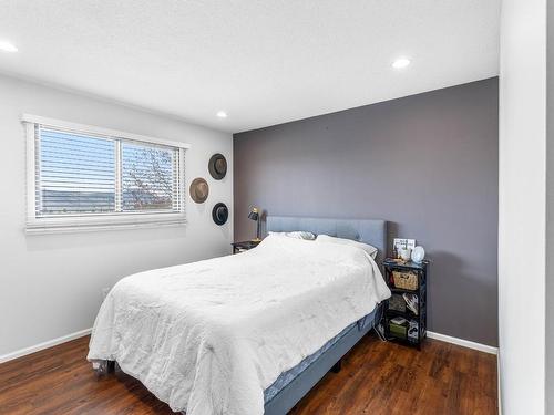 2113 Sifton Ave, Kamloops, BC - Indoor Photo Showing Bedroom