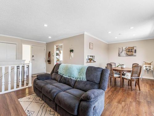 2113 Sifton Ave, Kamloops, BC - Indoor Photo Showing Living Room