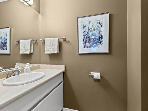 2084 Skeena Drive, Kamloops, BC - Indoor Photo Showing Bathroom
