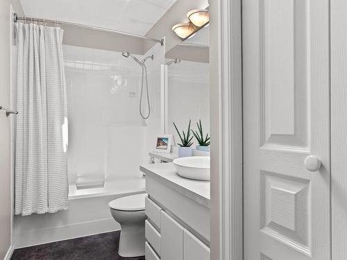 2084 Skeena Drive, Kamloops, BC - Indoor Photo Showing Bathroom