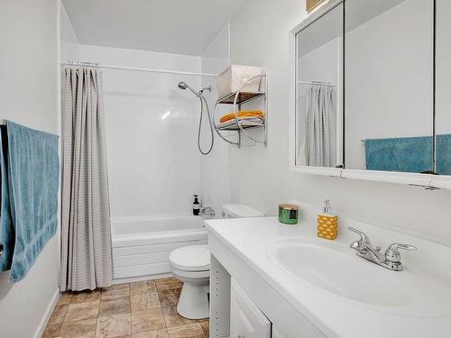 615 Gleneagles Drive, Kamloops, BC - Indoor Photo Showing Bathroom