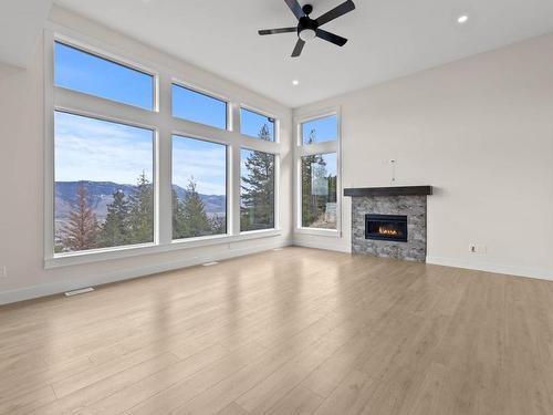 1736 Balsam Place, Kamloops, BC - Indoor Photo Showing Living Room With Fireplace