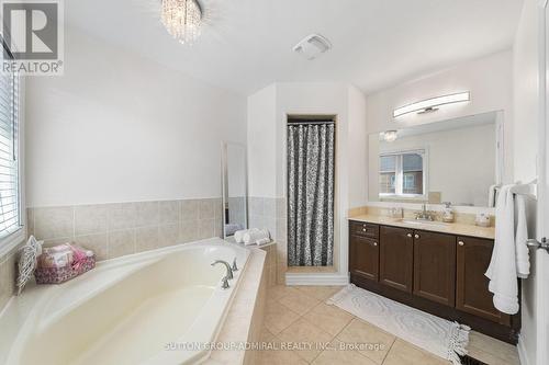 102 Betony Drive, Richmond Hill, ON - Indoor Photo Showing Bathroom