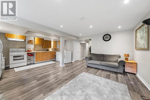 102 Betony Drive, Richmond Hill, ON - Indoor Photo Showing Other Room
