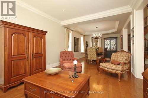32 Birch Avenue, Richmond Hill, ON - Indoor Photo Showing Living Room