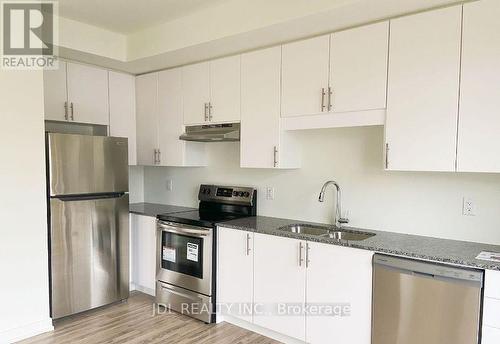 39 - 370A Red Maple Road, Richmond Hill, ON - Indoor Photo Showing Kitchen With Stainless Steel Kitchen With Double Sink