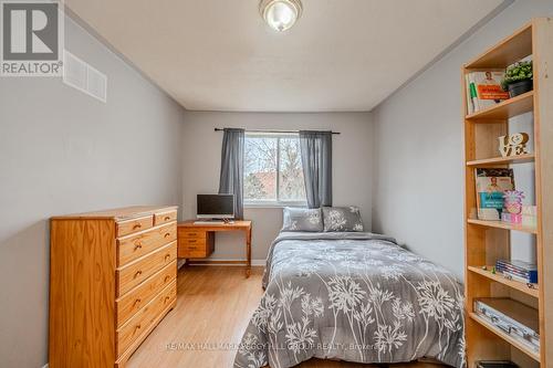 128 Pickett Crescent, Barrie, ON - Indoor Photo Showing Bedroom