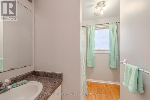 128 Pickett Crescent, Barrie, ON - Indoor Photo Showing Bathroom