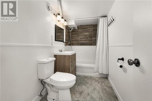 225 Jones, Moncton, NB - Indoor Photo Showing Bathroom