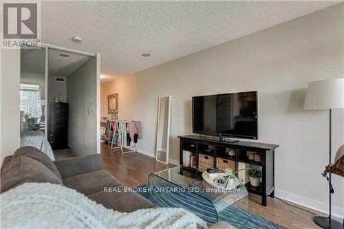 810 - 4K Spadina Avenue, Toronto, ON - Indoor Photo Showing Living Room