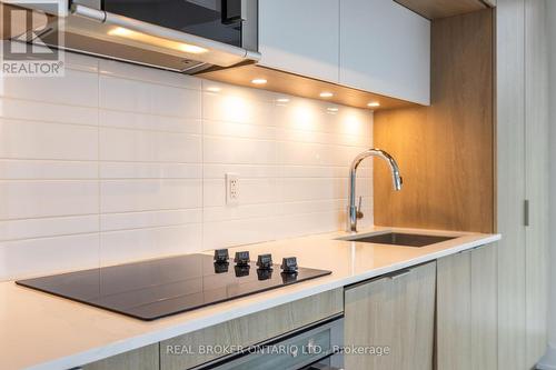 206 - 1 Belsize Drive, Toronto, ON - Indoor Photo Showing Kitchen