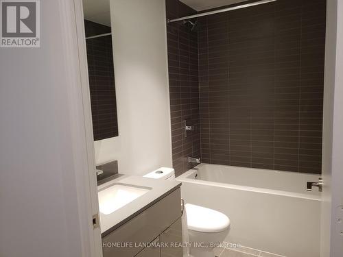 910 - 7 Grenville Street, Toronto, ON - Indoor Photo Showing Bathroom
