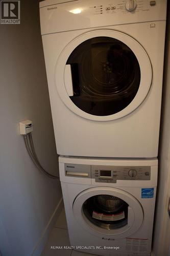 811 - 12 York Street, Toronto, ON - Indoor Photo Showing Laundry Room