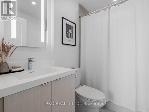 444 - 20 Inn On The Park Drive, Toronto, ON - Indoor Photo Showing Bathroom