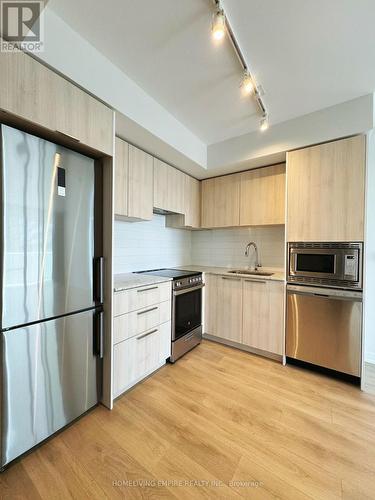 1212 - 501 Yonge Street, Toronto (Bay Street Corridor), ON - Indoor Photo Showing Kitchen