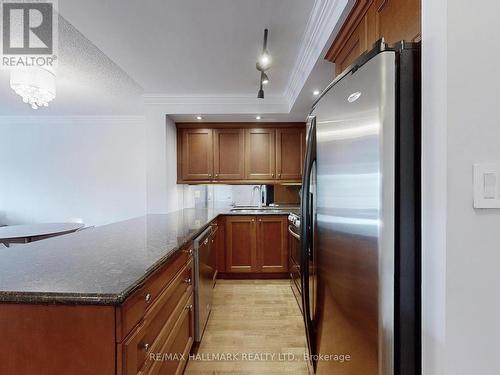323 - 900 Mount Pleasant Road, Toronto, ON - Indoor Photo Showing Kitchen With Stainless Steel Kitchen