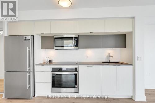 1218 - 585 Bloor Street E, Toronto, ON - Indoor Photo Showing Kitchen With Upgraded Kitchen