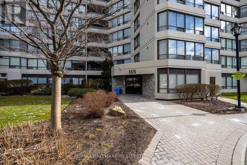 812 - 1101 Steeles Avenue W, Toronto, ON - Outdoor With Facade