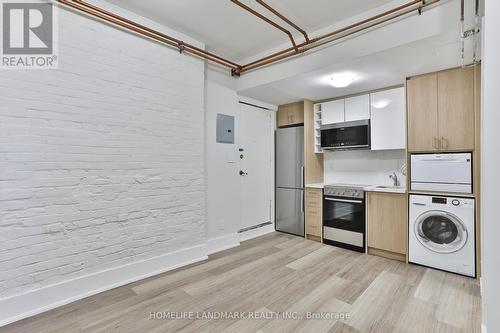 18 - 915 St Clair Avenue W, Toronto, ON - Indoor Photo Showing Laundry Room