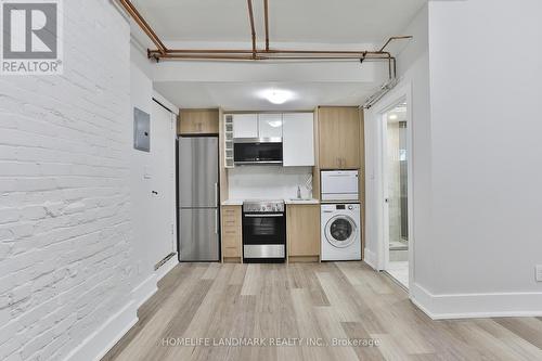 18 - 915 St Clair Avenue W, Toronto, ON - Indoor Photo Showing Laundry Room