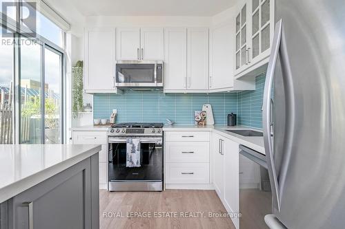 401 - 1003 Queen Street E, Toronto, ON - Indoor Photo Showing Kitchen With Stainless Steel Kitchen With Upgraded Kitchen