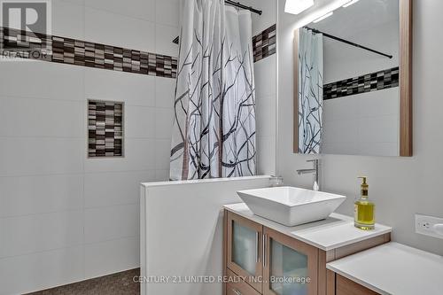 29 Rustlewood Avenue, Kawartha Lakes, ON - Indoor Photo Showing Bathroom