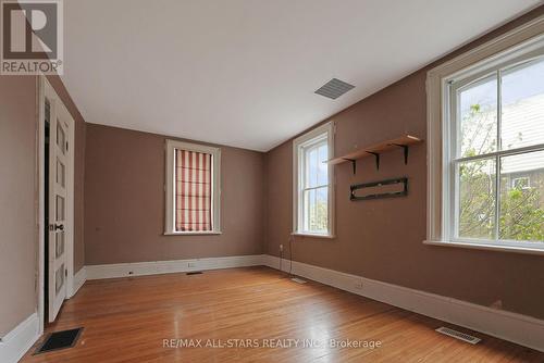 73 Victoria Avenue N, Kawartha Lakes, ON - Indoor Photo Showing Other Room