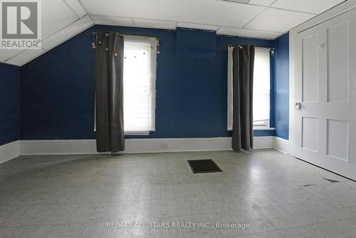 73 Victoria Avenue N, Kawartha Lakes, ON - Indoor Photo Showing Other Room