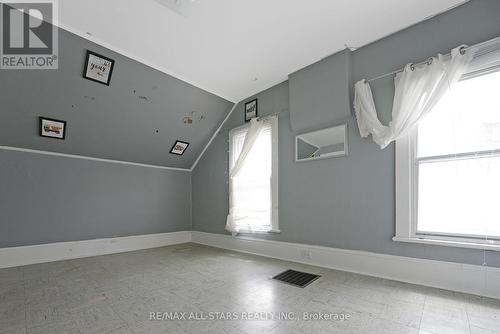 73 Victoria Avenue N, Kawartha Lakes, ON - Indoor Photo Showing Other Room