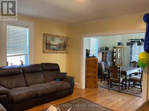 34 Chemaushgon Road, Bancroft, ON - Indoor Photo Showing Living Room