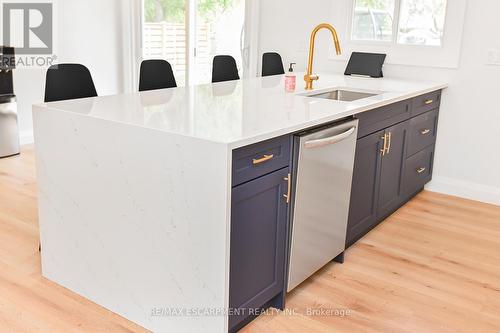 25 Seneca Crescent, Brantford, ON - Indoor Photo Showing Kitchen