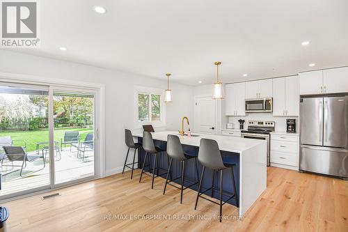 25 Seneca Crescent, Brantford, ON - Indoor Photo Showing Kitchen With Stainless Steel Kitchen With Upgraded Kitchen