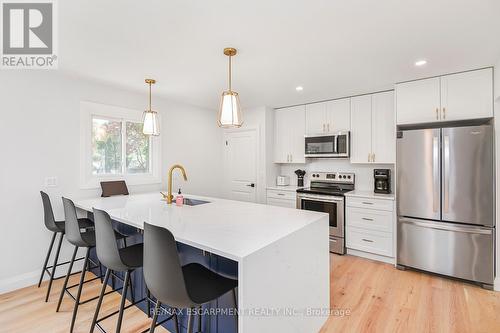 25 Seneca Crescent, Brantford, ON - Indoor Photo Showing Kitchen With Stainless Steel Kitchen With Upgraded Kitchen