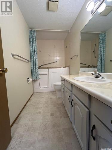 303 3120 Louise Street, Saskatoon, SK - Indoor Photo Showing Bathroom