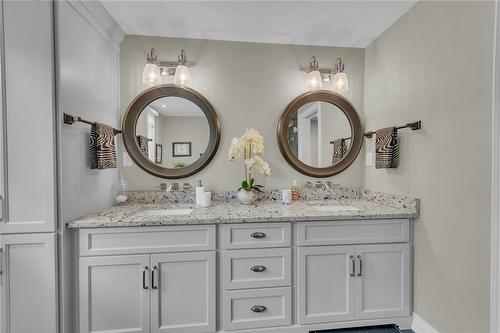 50 Kennedy Avenue, Hamilton, ON - Indoor Photo Showing Bathroom
